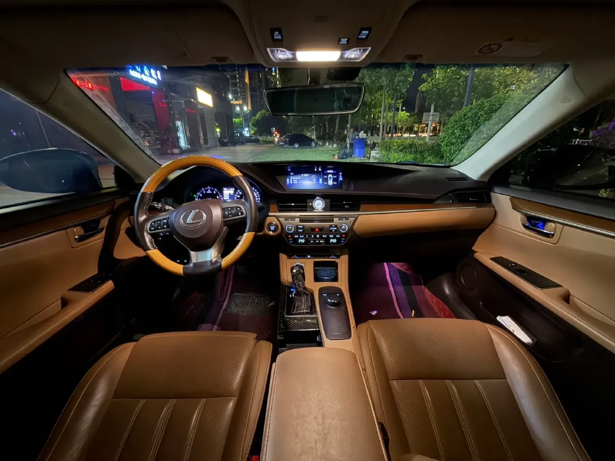 2017 Lexus ES 2.5L 184HP L4 6AT,autocango,china used car exporter,china ev exporter,chinese used car exporter,chinese used ev exporter