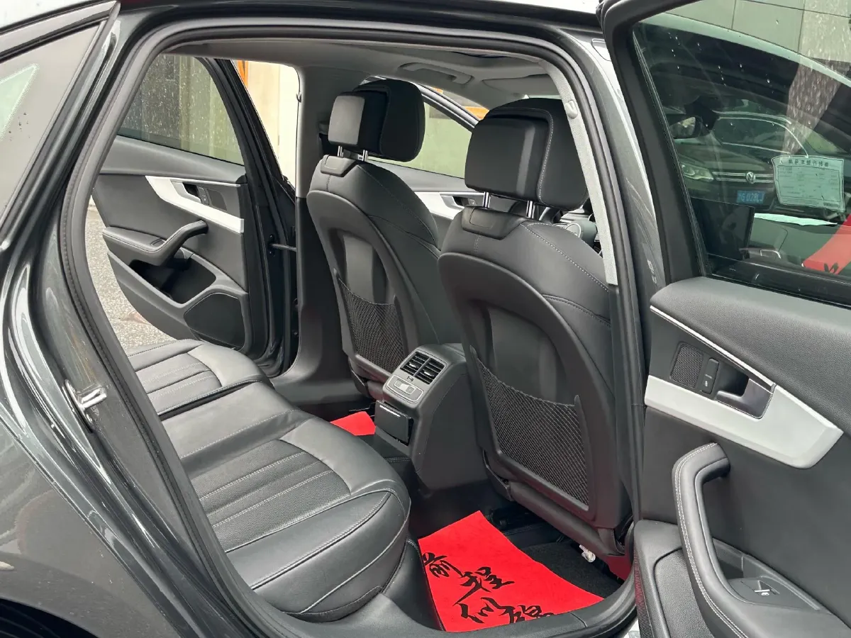 2022 Audi A4L 2.0T 190HP L4 7DCT,autocango,china used car exporter,china ev exporter,chinese used car exporter,chinese used ev exporter