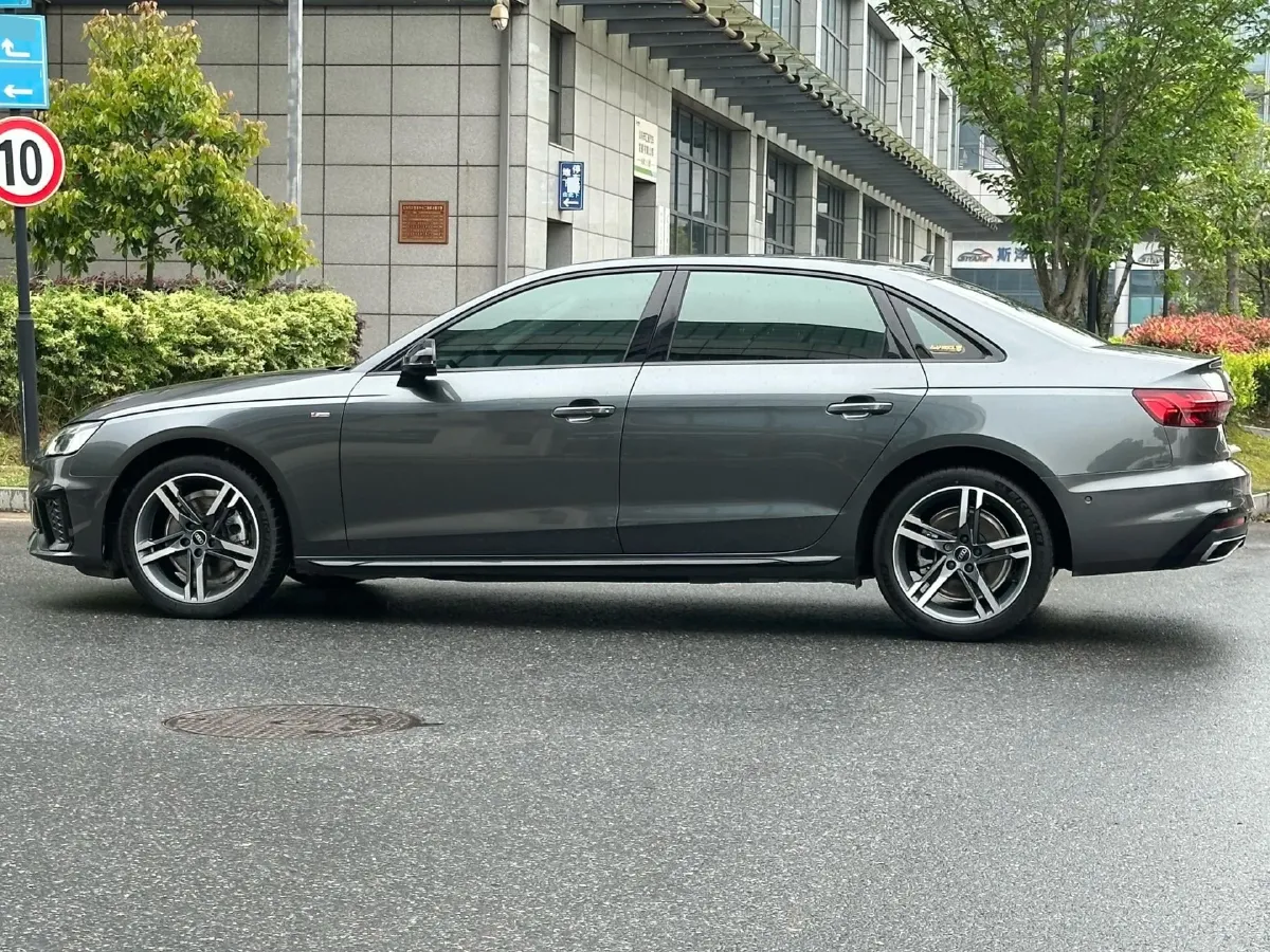 2022 Audi A4L 2.0T 190HP L4 7DCT,autocango,china used car exporter,china ev exporter,chinese used car exporter,chinese used ev exporter