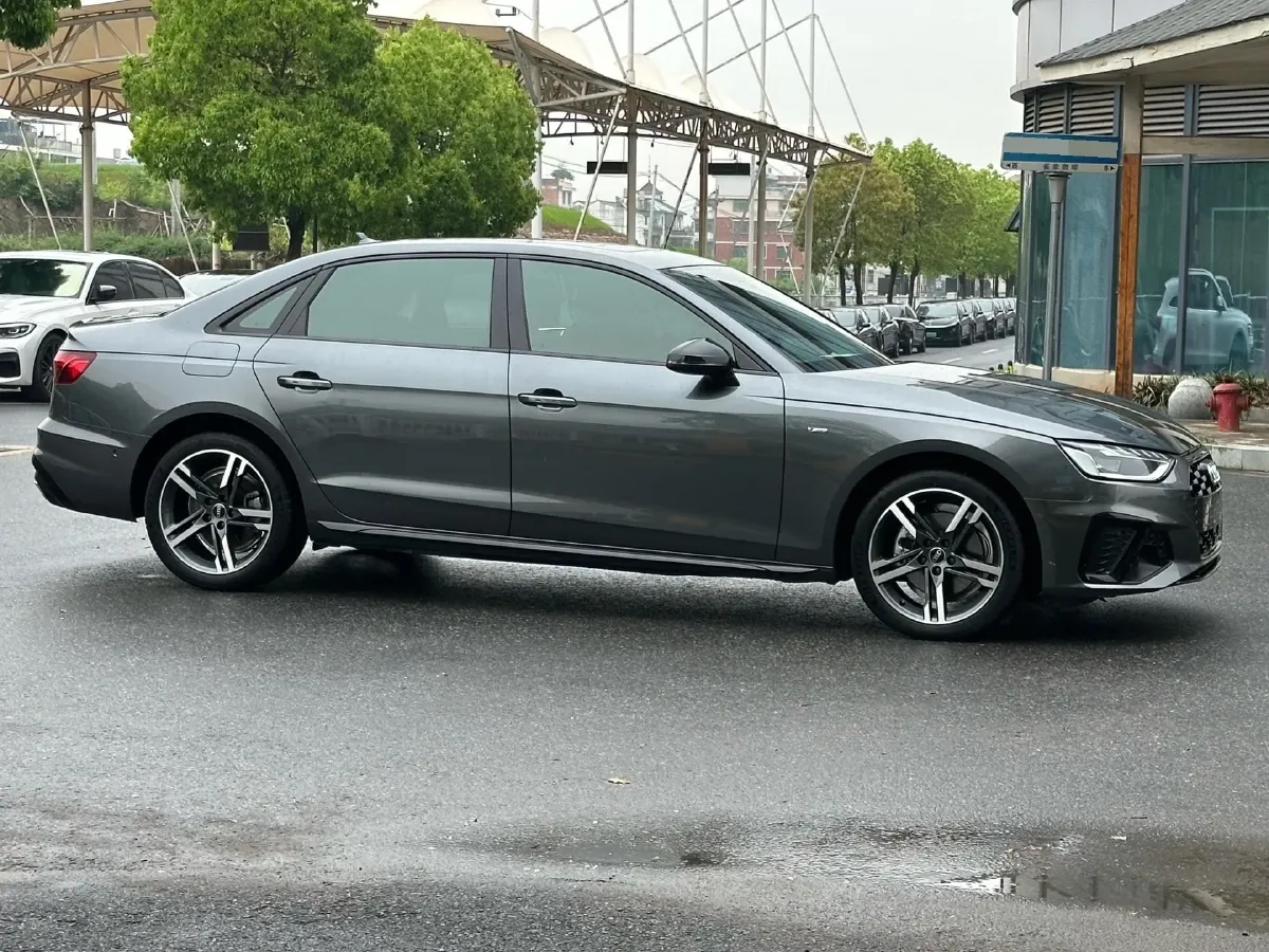 2022 Audi A4L 2.0T 190HP L4 7DCT,autocango,china used car exporter,china ev exporter,chinese used car exporter,chinese used ev exporter