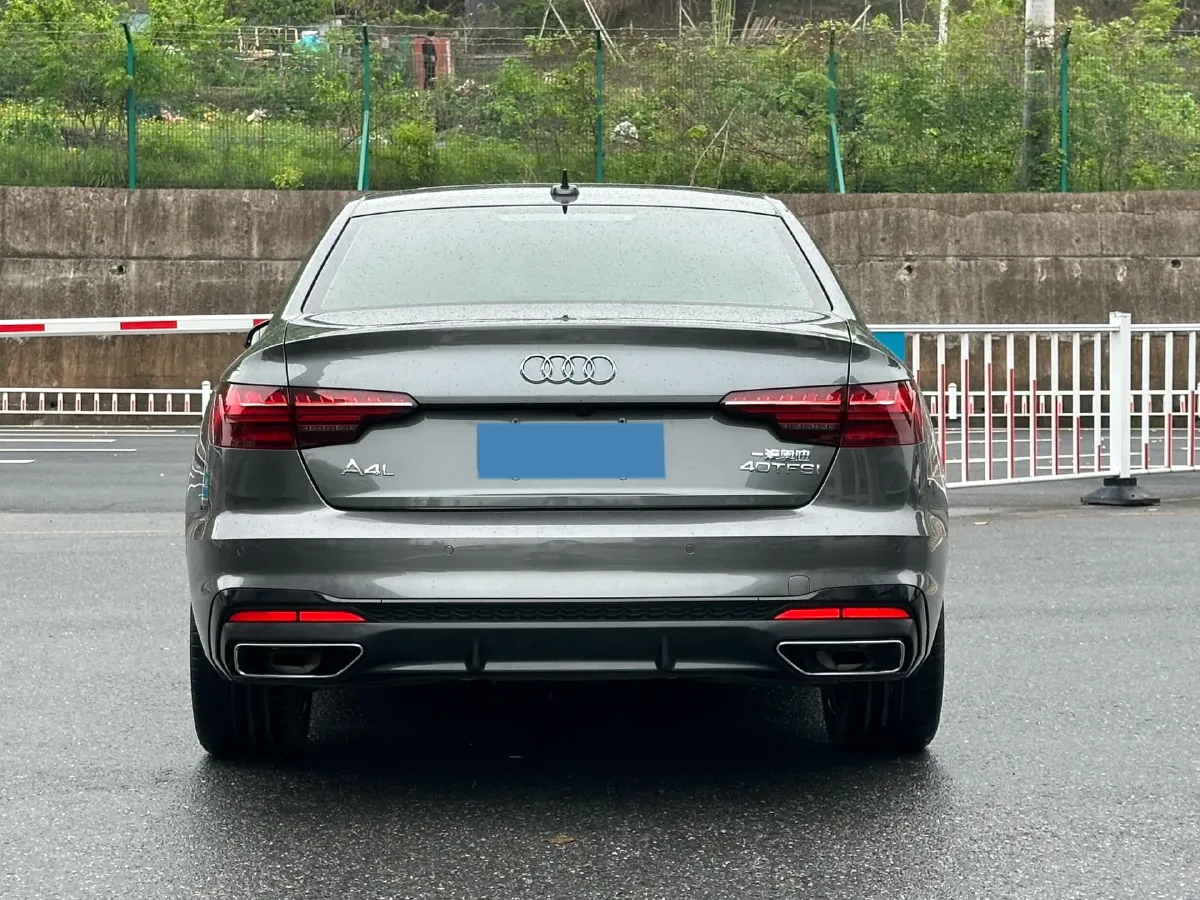 2022 Audi A4L 2.0T 190HP L4 7DCT,autocango,china used car exporter,china ev exporter,chinese used car exporter,chinese used ev exporter
