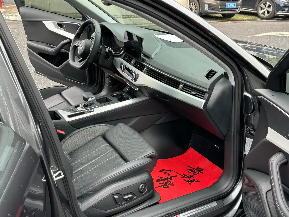 2022 Audi A4L 2.0T 190HP L4 7DCT,autocango,china used car exporter,china ev exporter,chinese used car exporter,chinese used ev exporter