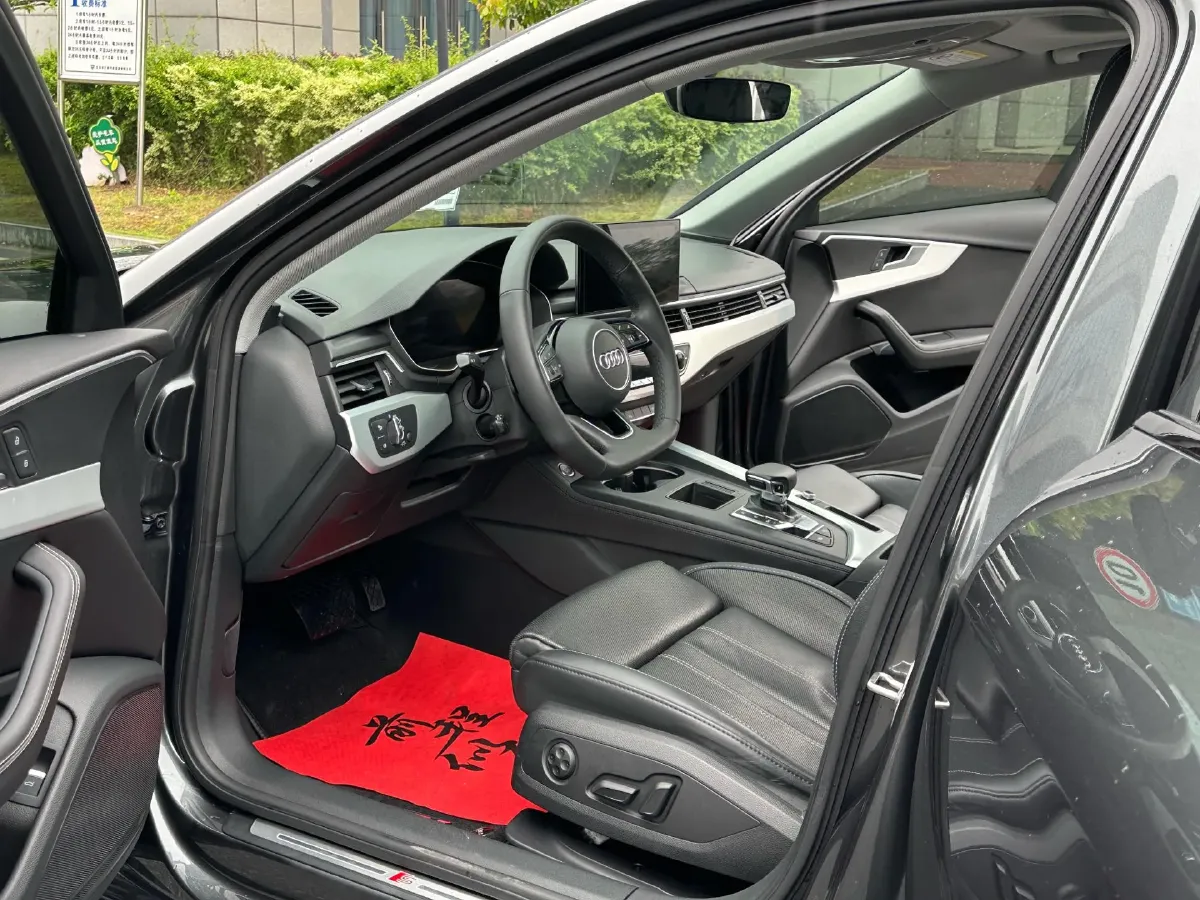 2022 Audi A4L 2.0T 190HP L4 7DCT,autocango,china used car exporter,china ev exporter,chinese used car exporter,chinese used ev exporter