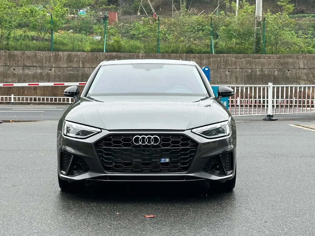 2022 Audi A4L 2.0T 190HP L4 7DCT,autocango,china used car exporter,china ev exporter,chinese used car exporter,chinese used ev exporter
