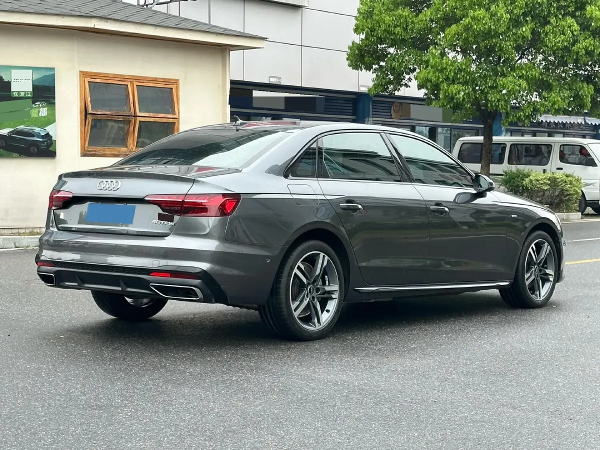 2022 Audi A4L 2.0T 190HP L4 7DCT,autocango,china used car exporter,china ev exporter,chinese used car exporter,chinese used ev exporter