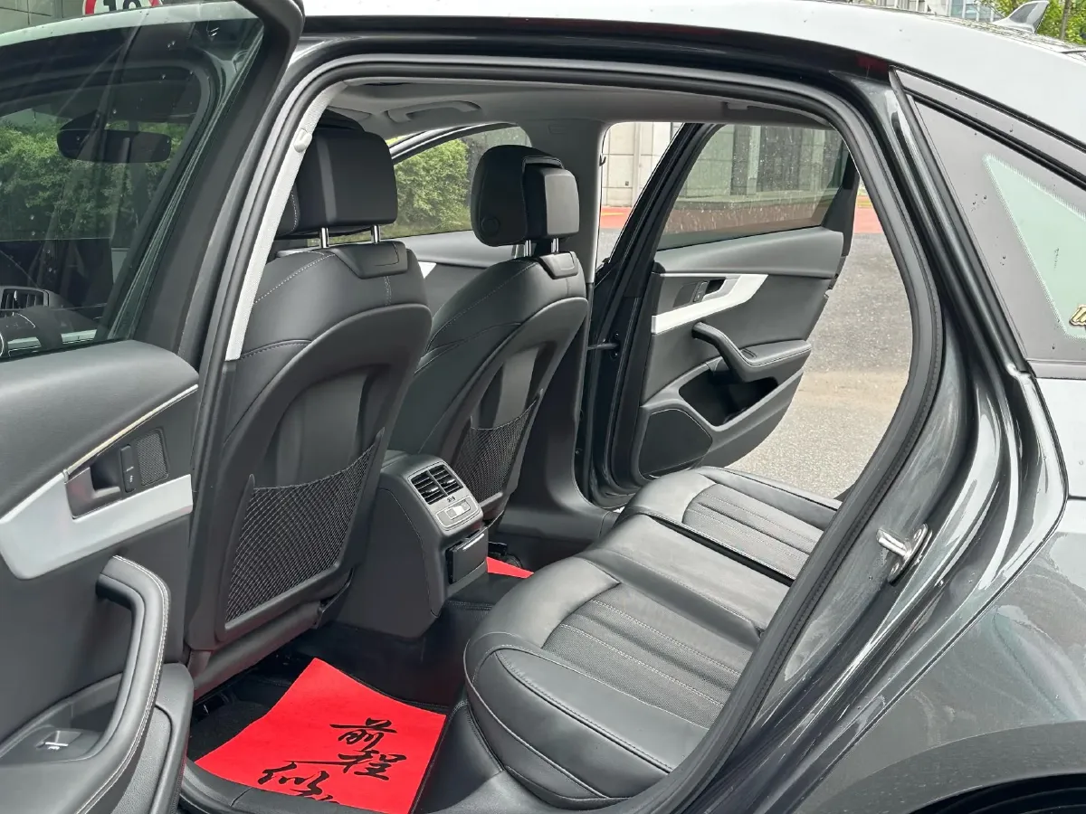 2022 Audi A4L 2.0T 190HP L4 7DCT,autocango,china used car exporter,china ev exporter,chinese used car exporter,chinese used ev exporter