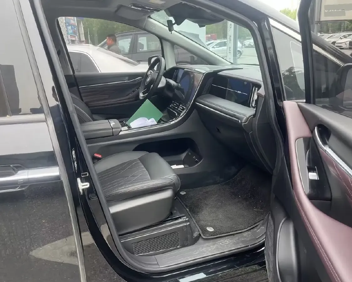 2024 GAC Trumpchi M8 2.0T 252HP L4 8AT,autocango,china used car exporter,china ev exporter,chinese used car exporter,chinese used ev exporter