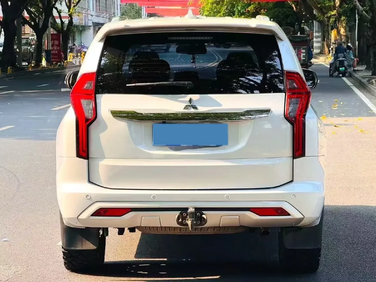 2020 Mitsubishi Pajero 3.0L 209HP V6 8AT,autocango,china used car exporter,china ev exporter,chinese used car exporter,chinese used ev exporter