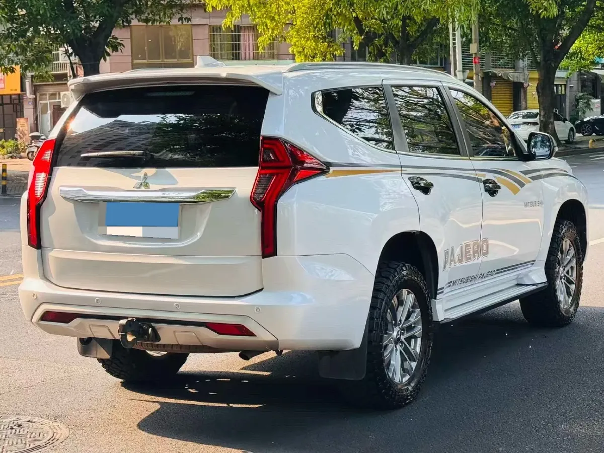 2020 Mitsubishi Pajero 3.0L 209HP V6 8AT,autocango,china used car exporter,china ev exporter,chinese used car exporter,chinese used ev exporter