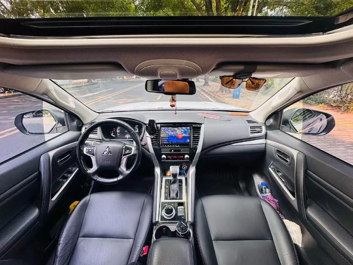 2020 Mitsubishi Pajero 3.0L 209HP V6 8AT,autocango,china used car exporter,china ev exporter,chinese used car exporter,chinese used ev exporter