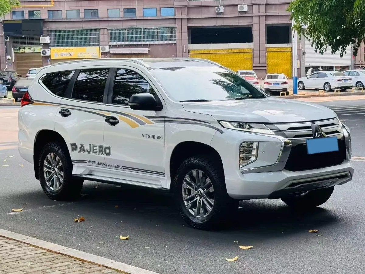 2020 Mitsubishi Pajero 3.0L 209HP V6 8AT,autocango,china used car exporter,china ev exporter,chinese used car exporter,chinese used ev exporter