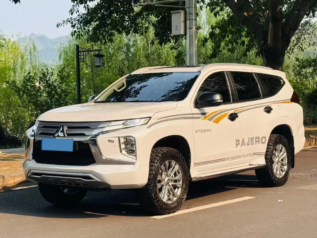 2020 Mitsubishi Pajero 3.0L 209HP V6 8AT,autocango,china used car exporter,china ev exporter,chinese used car exporter,chinese used ev exporter