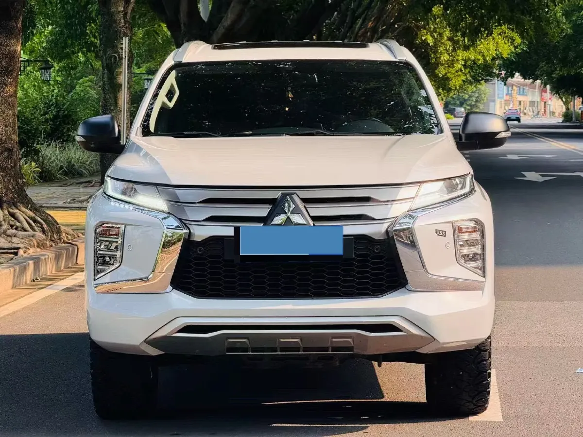 2020 Mitsubishi Pajero 3.0L 209HP V6 8AT,autocango,china used car exporter,china ev exporter,chinese used car exporter,chinese used ev exporter