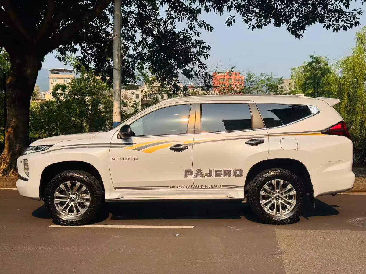 2020 Mitsubishi Pajero 3.0L 209HP V6 8AT,autocango,china used car exporter,china ev exporter,chinese used car exporter,chinese used ev exporter