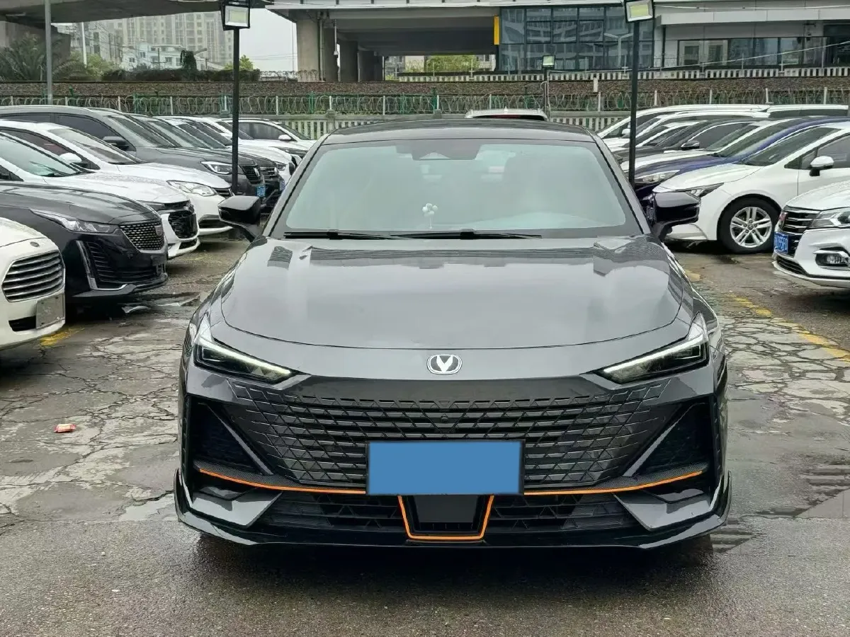 2023 ChangAn UNI-V 1.5T 188HP L4 7DCT,autocango,china used car exporter,china ev exporter,chinese used car exporter,chinese used ev exporter