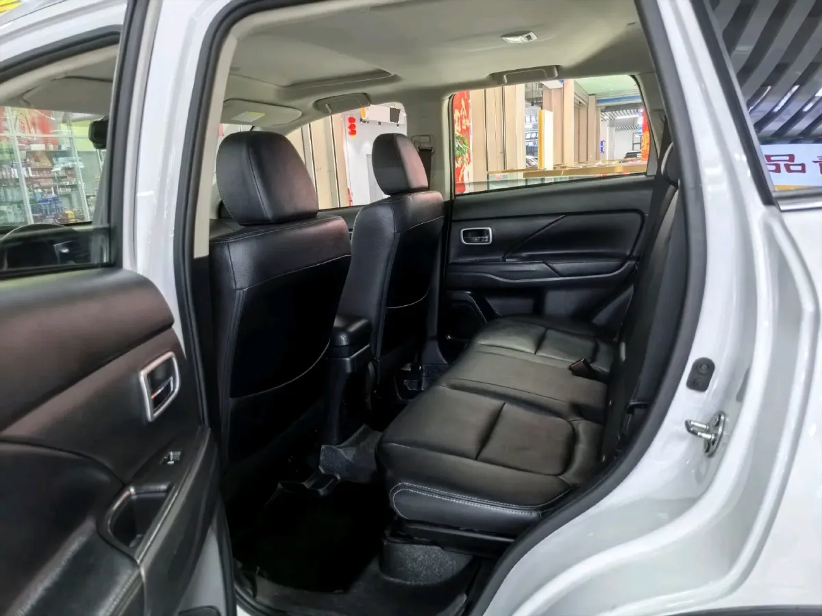 2018 Mitsubishi Outlander 2.4L 192HP L4 CVT,autocango,china used car exporter,china ev exporter,chinese used car exporter,chinese used ev exporter