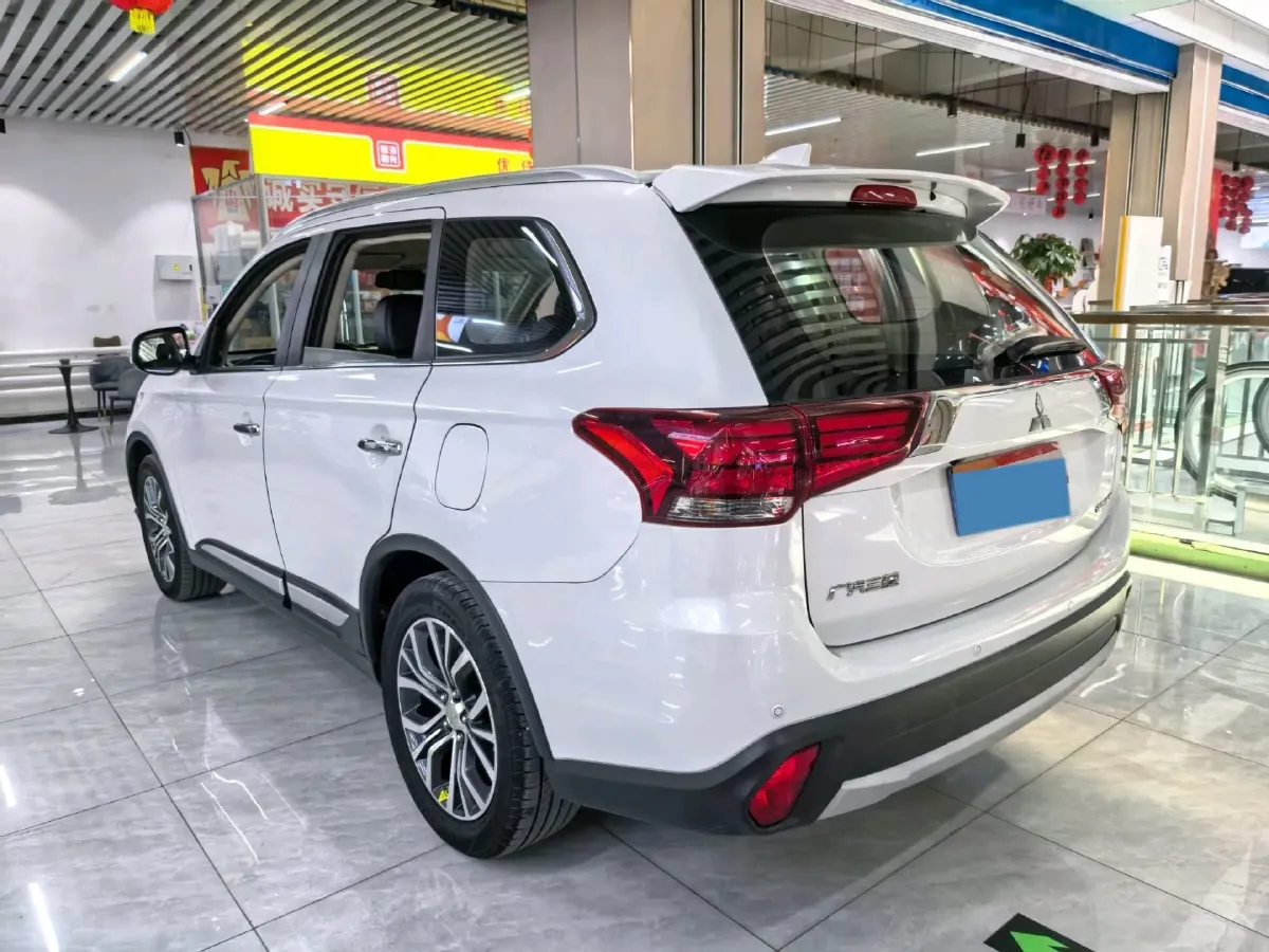 2018 Mitsubishi Outlander 2.4L 192HP L4 CVT,autocango,china used car exporter,china ev exporter,chinese used car exporter,chinese used ev exporter