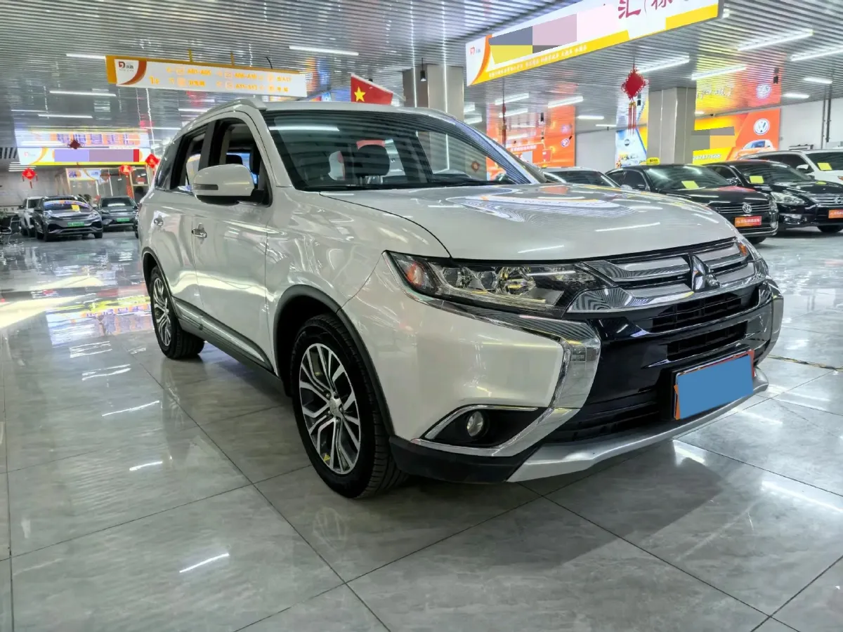 2018 Mitsubishi Outlander 2.4L 192HP L4 CVT,autocango,china used car exporter,china ev exporter,chinese used car exporter,chinese used ev exporter