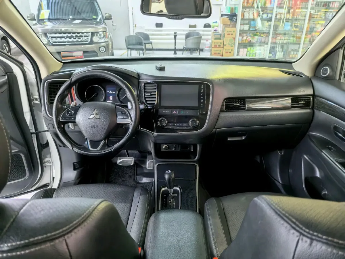 2018 Mitsubishi Outlander 2.4L 192HP L4 CVT,autocango,china used car exporter,china ev exporter,chinese used car exporter,chinese used ev exporter