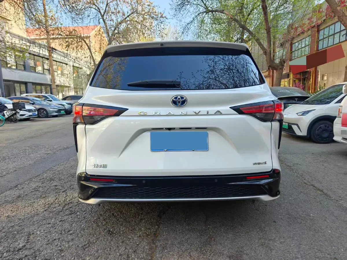 2022 Toyota Granvia 2.5L 192HP L4 E-CVT Hybrid,autocango,china used car exporter,china ev exporter,chinese used car exporter,chinese used ev exporter