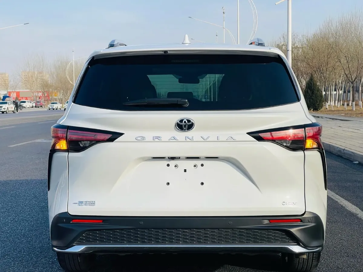 2024 Toyota Granvia 2.5L 189HP L4 E-CVT Hybrid,autocango,china used car exporter,china ev exporter,chinese used car exporter,chinese used ev exporter
