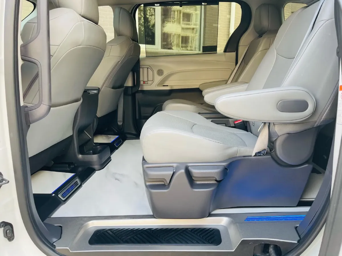 2024 Toyota Granvia 2.5L 189HP L4 E-CVT Hybrid,autocango,china used car exporter,china ev exporter,chinese used car exporter,chinese used ev exporter