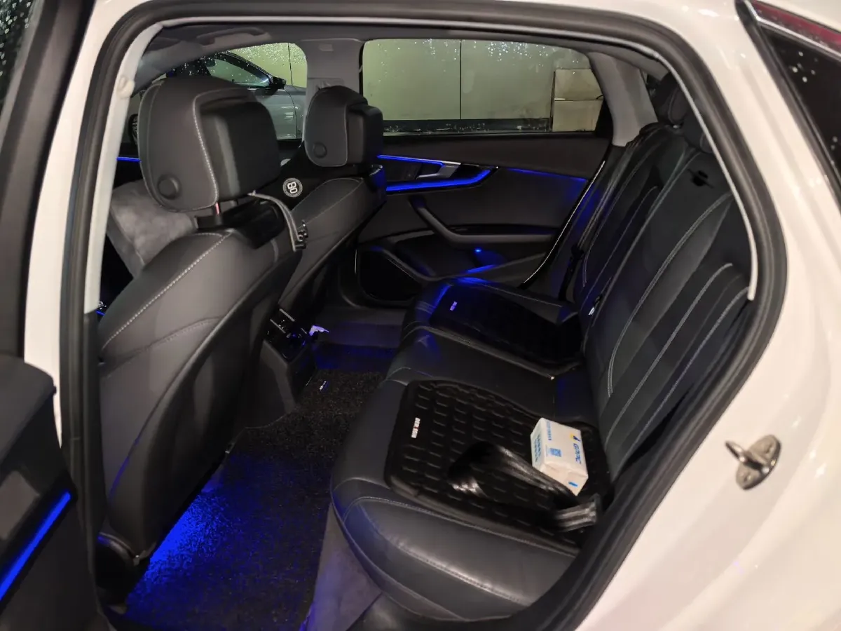 2020 Audi A4L 2.0T 190HP L4 7DCT,autocango,china used car exporter,china ev exporter,chinese used car exporter,chinese used ev exporter