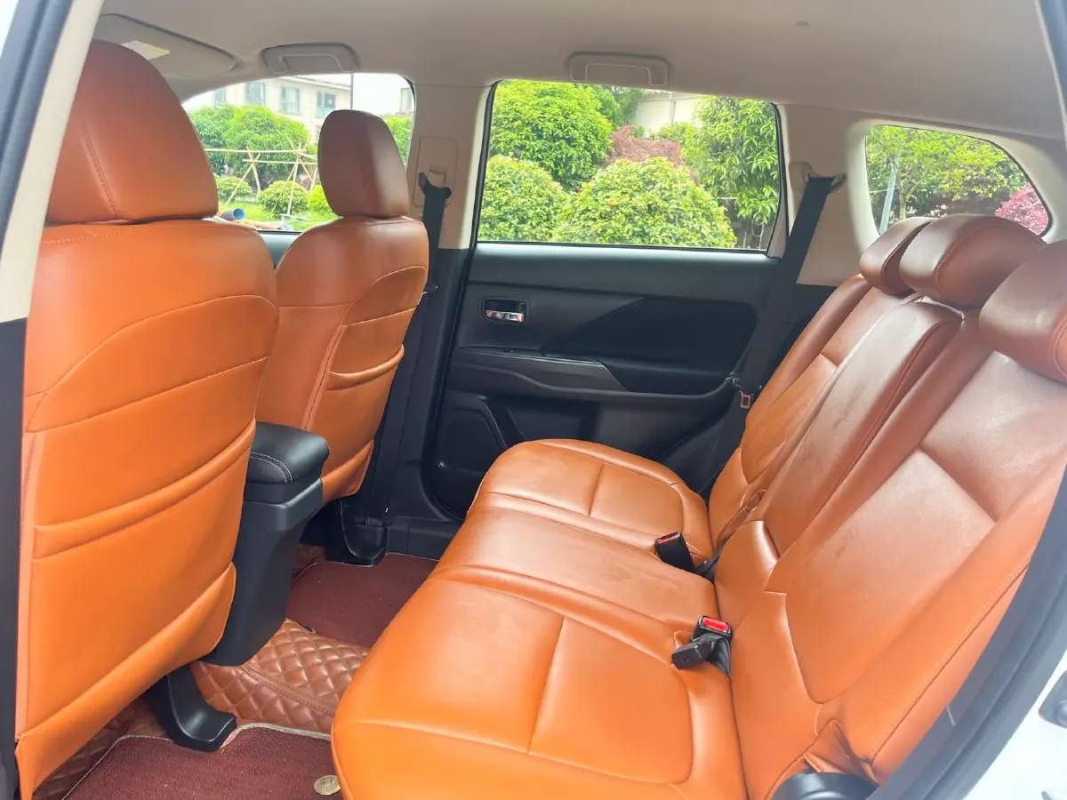 2021 Mitsubishi Outlander 2.0L 166HP L4 CVT,autocango,china used car exporter,china ev exporter,chinese used car exporter,chinese used ev exporter