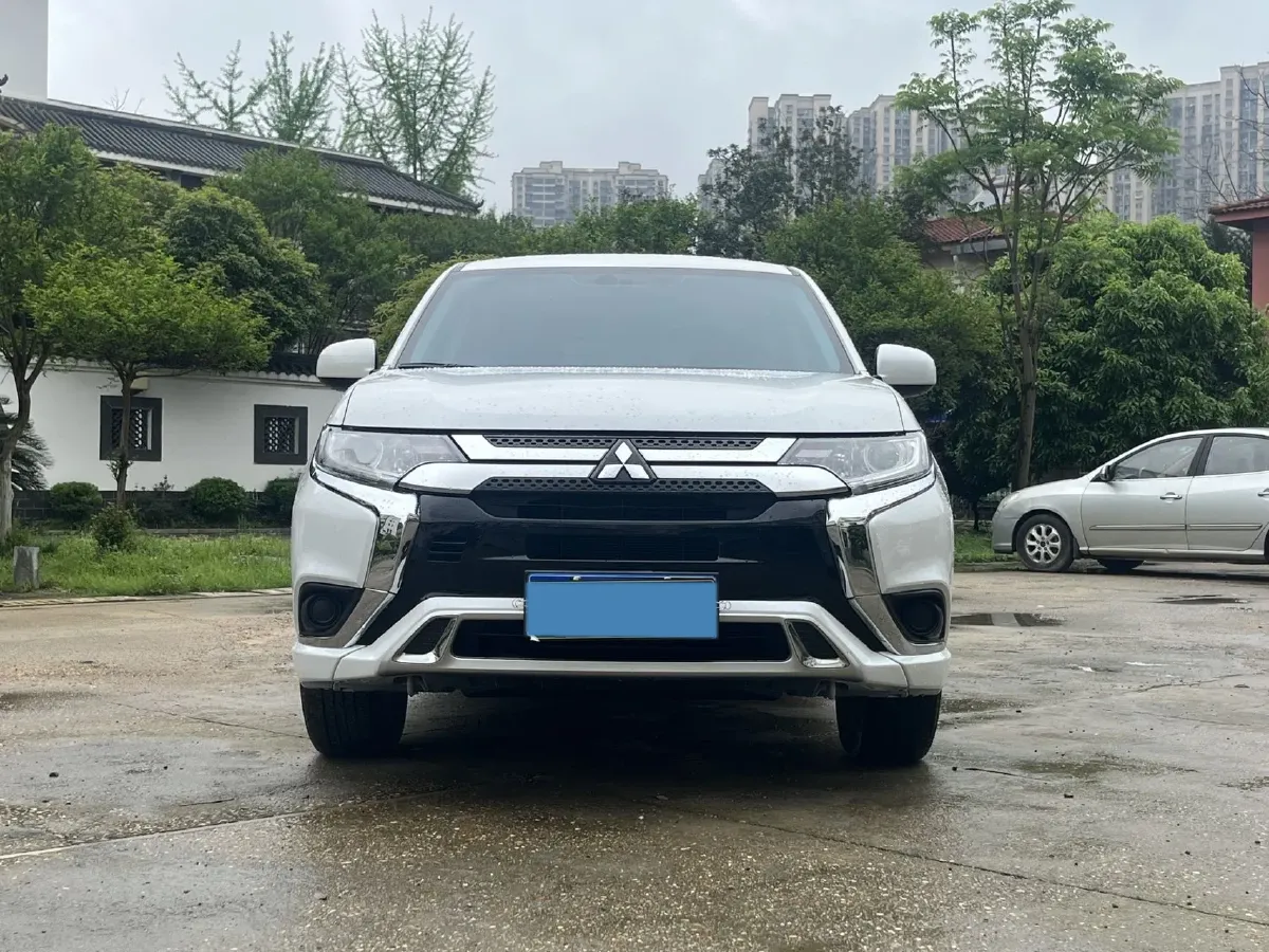 2021 Mitsubishi Outlander 2.0L 166HP L4 CVT,autocango,china used car exporter,china ev exporter,chinese used car exporter,chinese used ev exporter