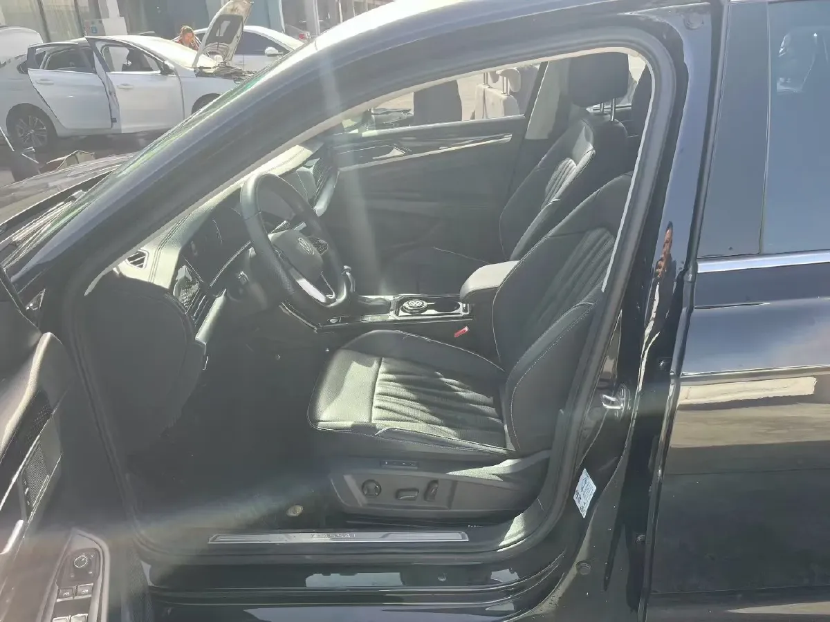 2023 Volkswagen Passat 2.0T 186HP L4 7DCT,autocango,china used car exporter,china ev exporter,chinese used car exporter,chinese used ev exporter