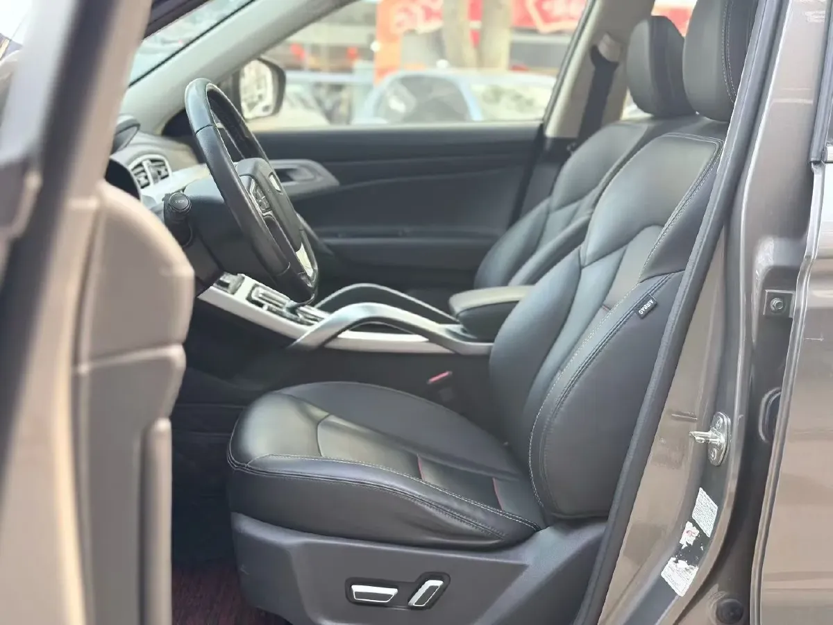 2020 Roewe i6 1.5T 169HP L4 7DCT,autocango,china used car exporter,china ev exporter,chinese used car exporter,chinese used ev exporter