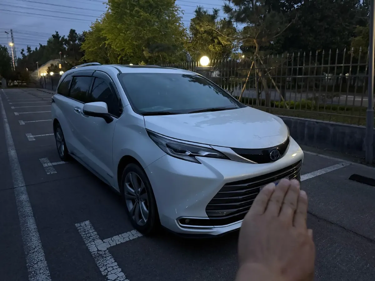 2023 Toyota Sienna 2.5L 189HP L4 E-CVT Hybrid,autocango,china used car exporter,china ev exporter,chinese used car exporter,chinese used ev exporter