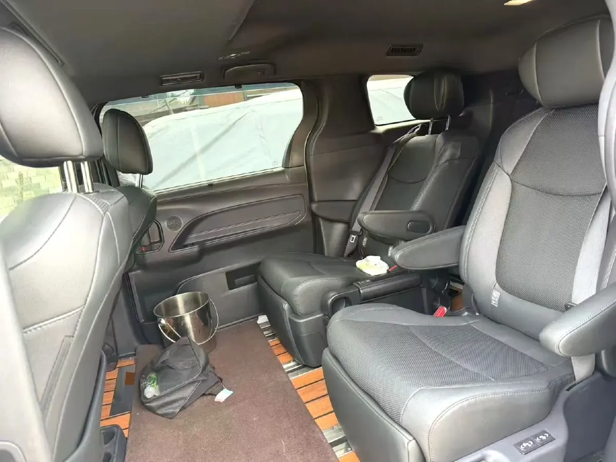 2023 Toyota Sienna 2.5L 189HP L4 E-CVT Hybrid,autocango,china used car exporter,china ev exporter,chinese used car exporter,chinese used ev exporter