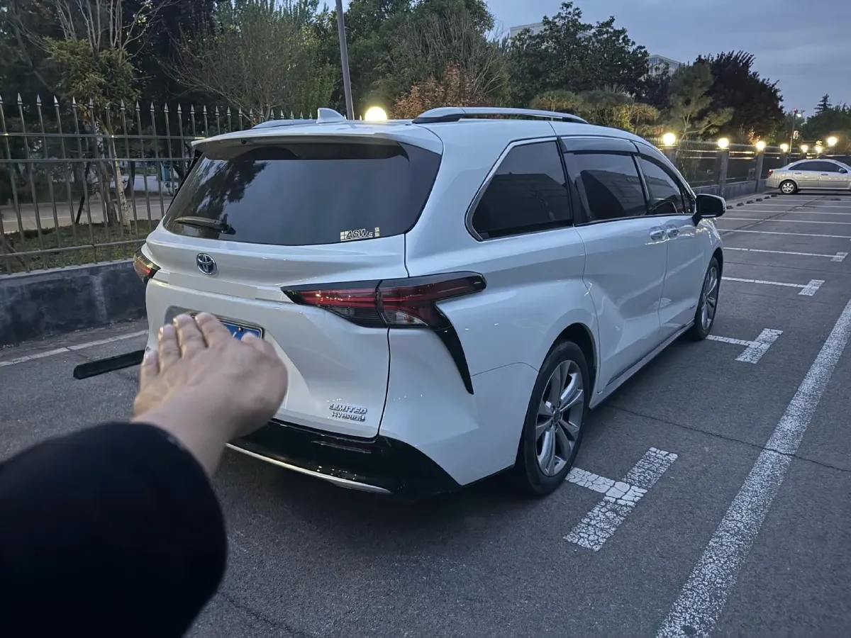 2023 Toyota Sienna 2.5L 189HP L4 E-CVT Hybrid,autocango,china used car exporter,china ev exporter,chinese used car exporter,chinese used ev exporter