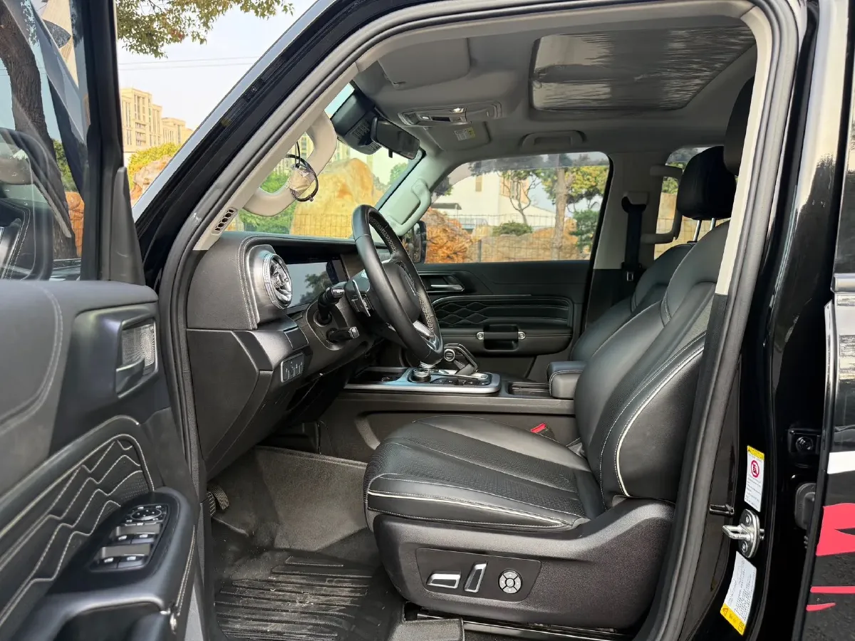 2021 Tank 300 2.0T 227HP L4 8AT,autocango,china used car exporter,china ev exporter,chinese used car exporter,chinese used ev exporter