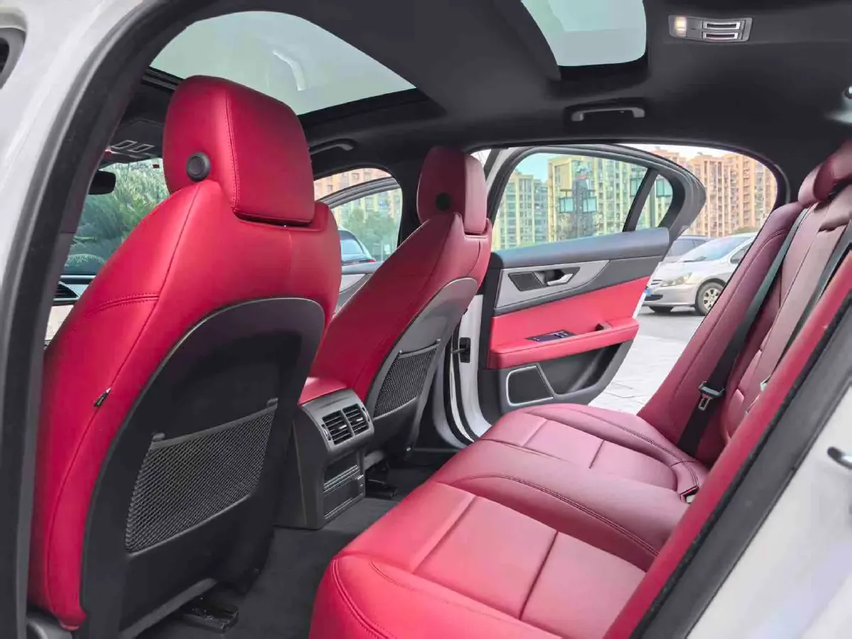2021 Jaguar XEL 2.0T 250HP L4 8AT,autocango,china used car exporter,china ev exporter,chinese used car exporter,chinese used ev exporter