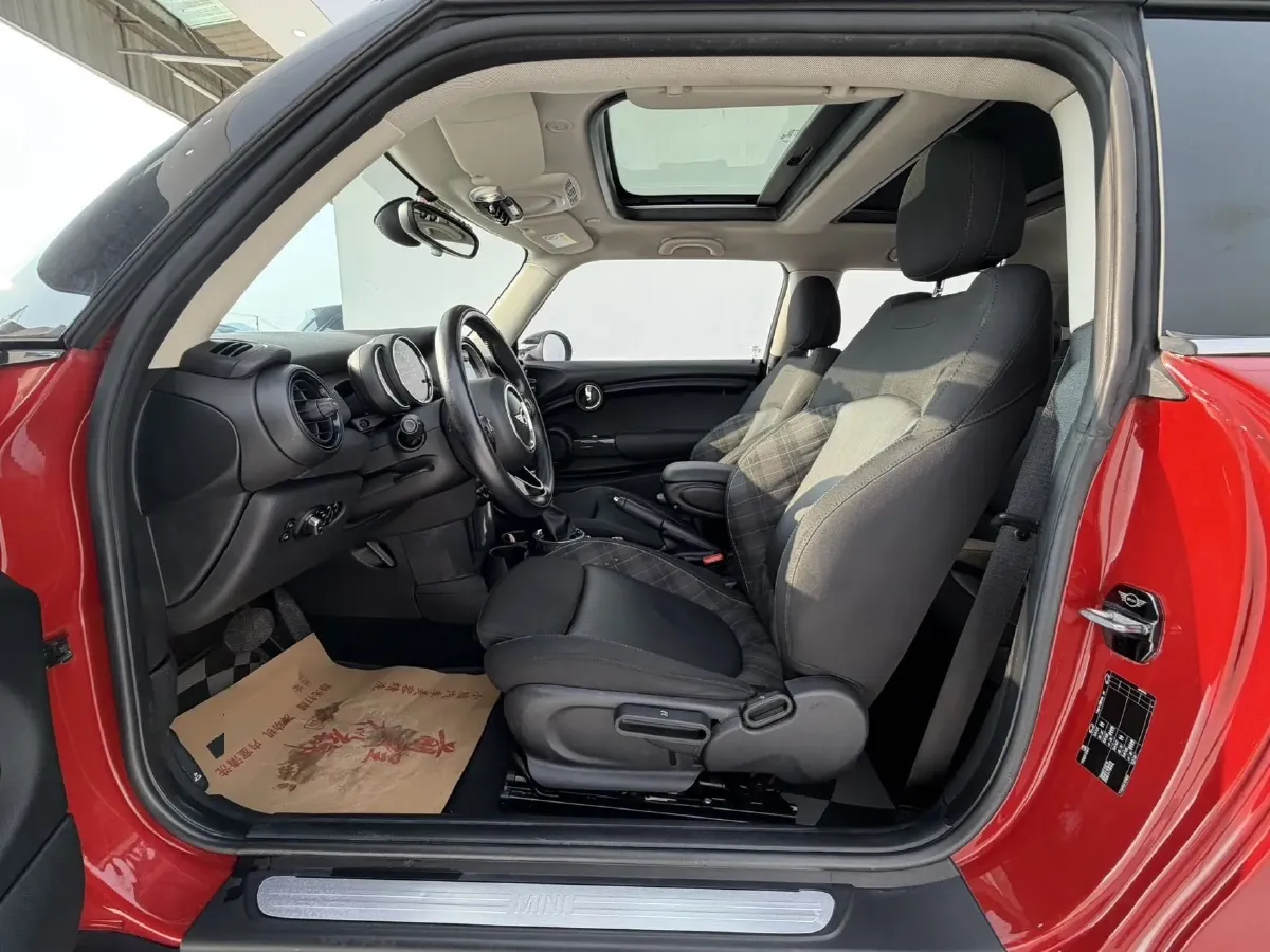 2016 MINI MINI 1.5T 136HP L3 6AT,autocango,china used car exporter,china ev exporter,chinese used car exporter,chinese used ev exporter