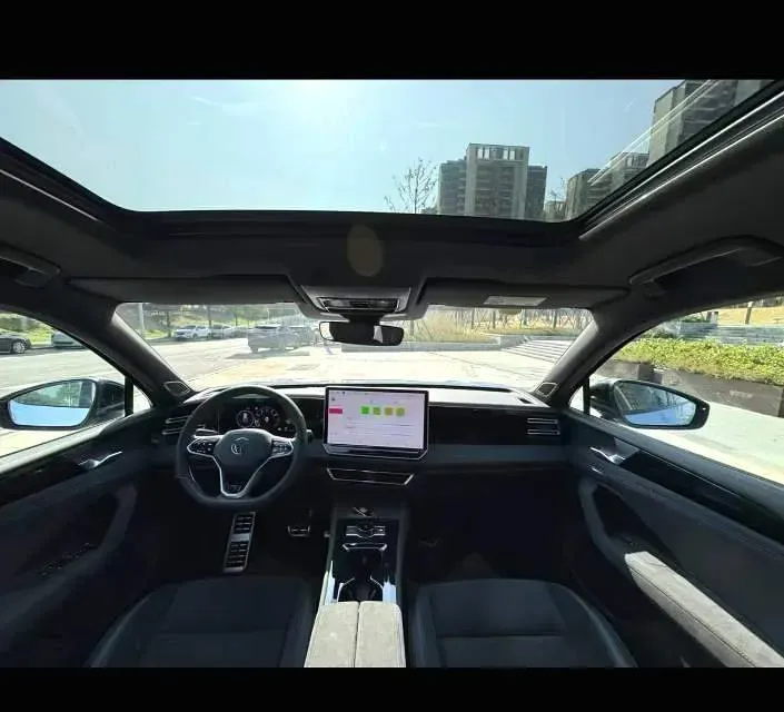 2026 Volkswagen Tiguan L 2.0T 220HP L4 7DCT,autocango,china used car exporter,china ev exporter,chinese used car exporter,chinese used ev exporter