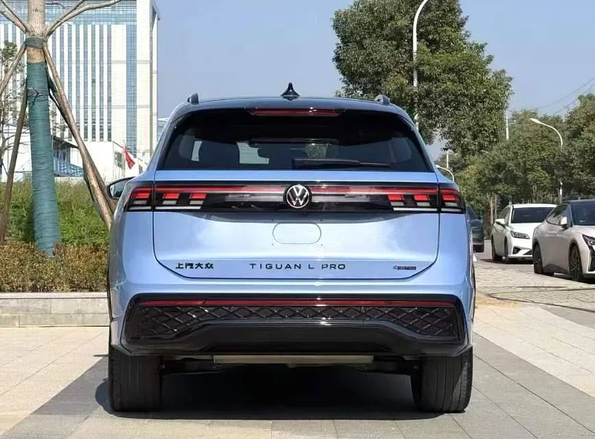 2026 Volkswagen Tiguan L 2.0T 220HP L4 7DCT,autocango,china used car exporter,china ev exporter,chinese used car exporter,chinese used ev exporter