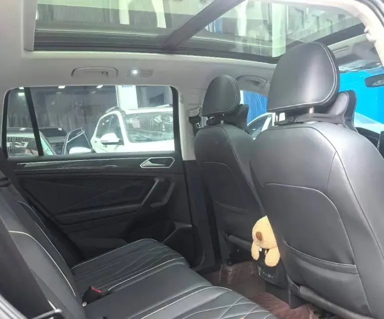 2026 Volkswagen Tiguan L 2.0T 220HP L4 7DCT,autocango,china used car exporter,china ev exporter,chinese used car exporter,chinese used ev exporter