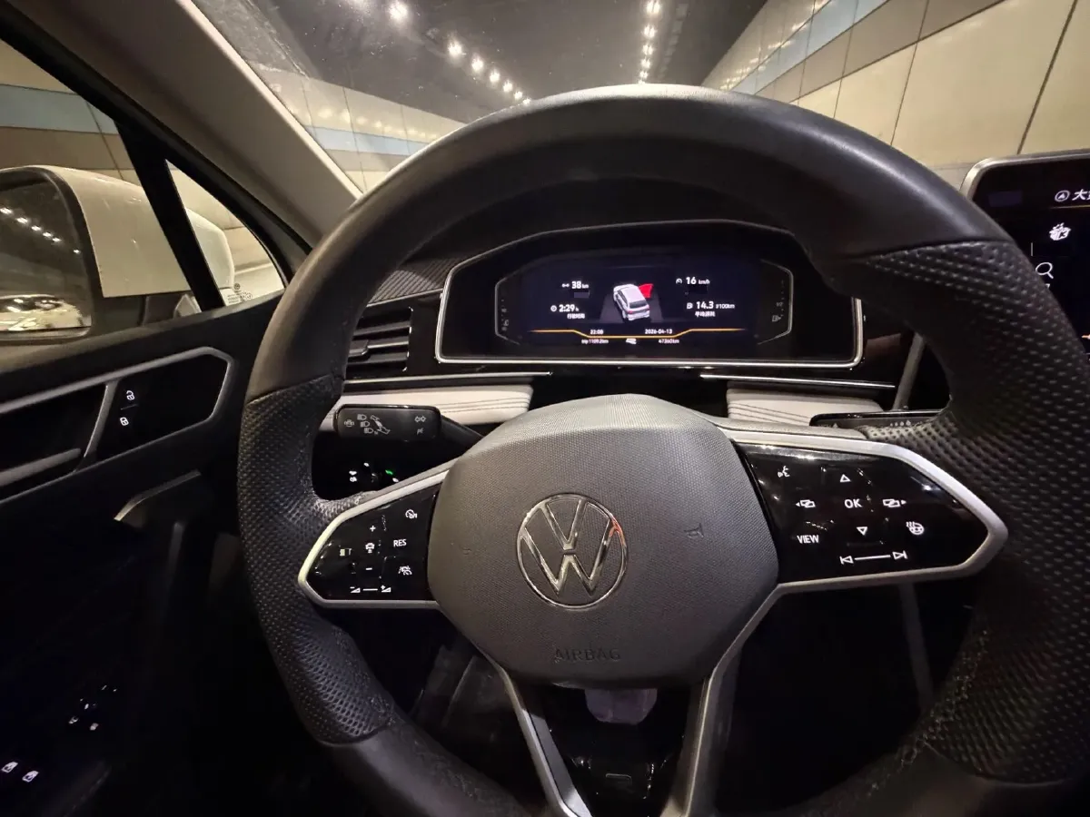 2023 Volkswagen Tiguan L 2.0T 186HP L4 7DCT,autocango,china used car exporter,china ev exporter,chinese used car exporter,chinese used ev exporter