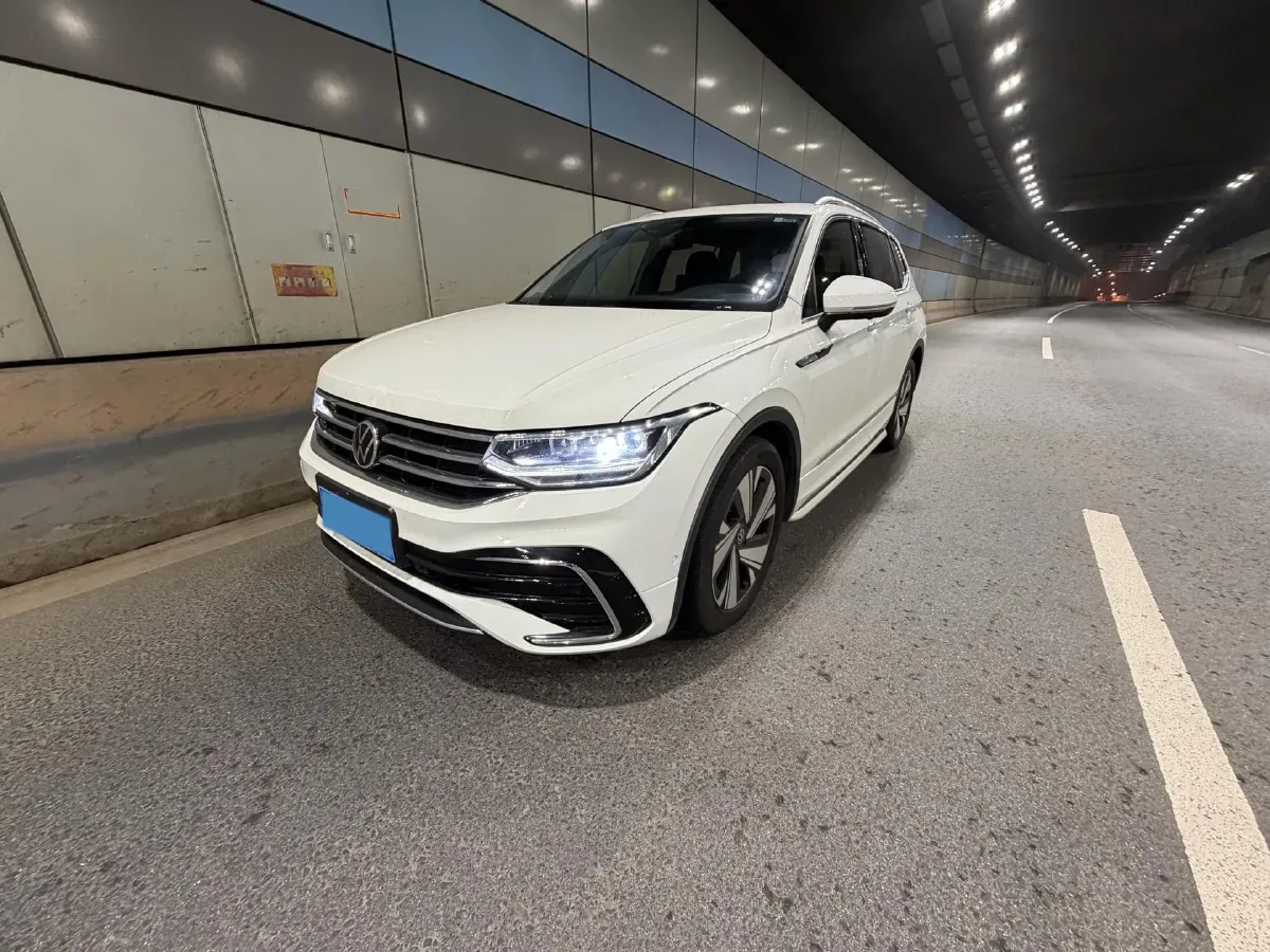 2023 Volkswagen Tiguan L 2.0T 186HP L4 7DCT,autocango,china used car exporter,china ev exporter,chinese used car exporter,chinese used ev exporter