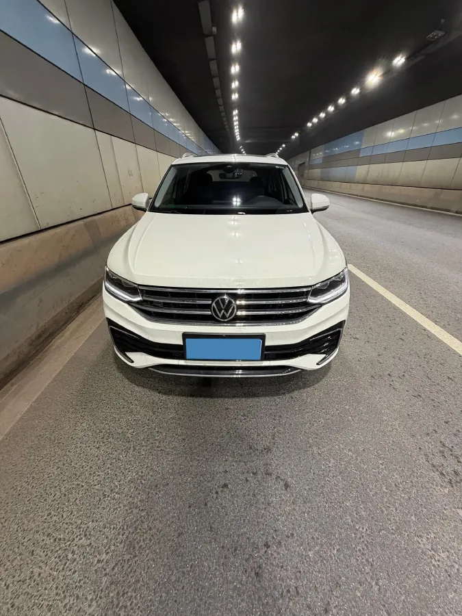 2023 Volkswagen Tiguan L 2.0T 186HP L4 7DCT,autocango,china used car exporter,china ev exporter,chinese used car exporter,chinese used ev exporter