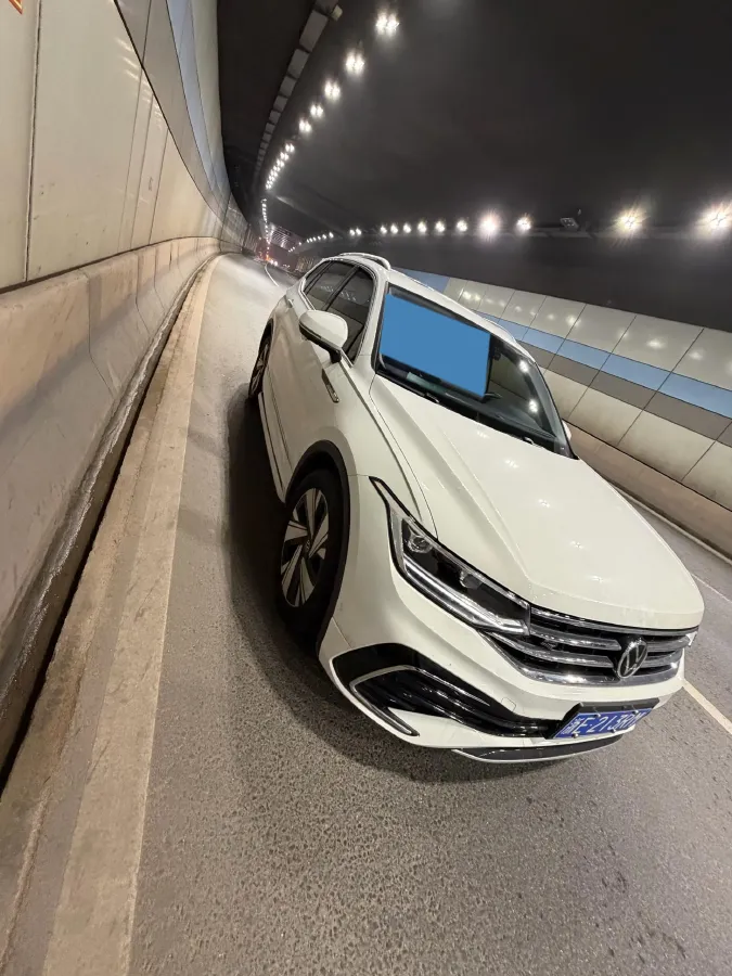 2023 Volkswagen Tiguan L 2.0T 186HP L4 7DCT,autocango,china used car exporter,china ev exporter,chinese used car exporter,chinese used ev exporter