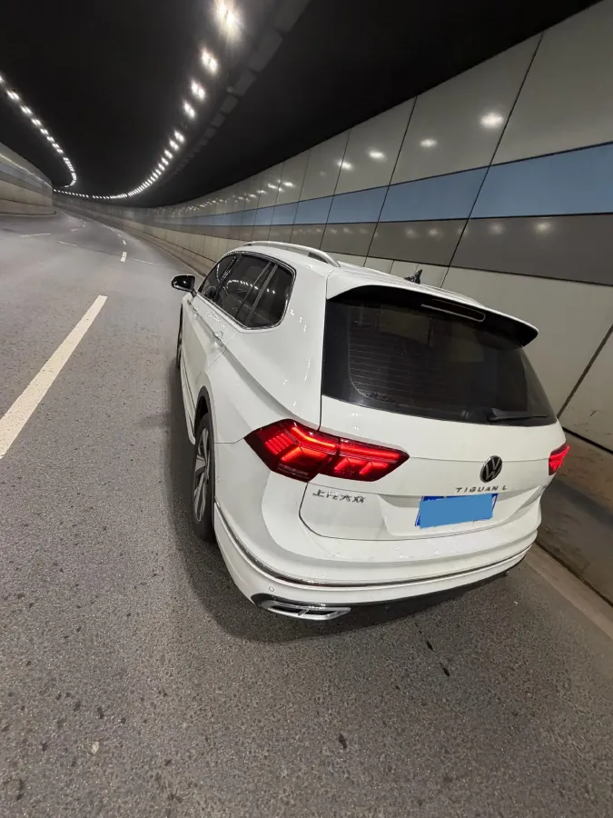 2023 Volkswagen Tiguan L 2.0T 186HP L4 7DCT,autocango,china used car exporter,china ev exporter,chinese used car exporter,chinese used ev exporter