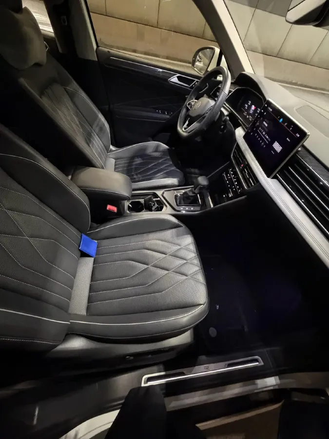 2023 Volkswagen Tiguan L 2.0T 186HP L4 7DCT,autocango,china used car exporter,china ev exporter,chinese used car exporter,chinese used ev exporter