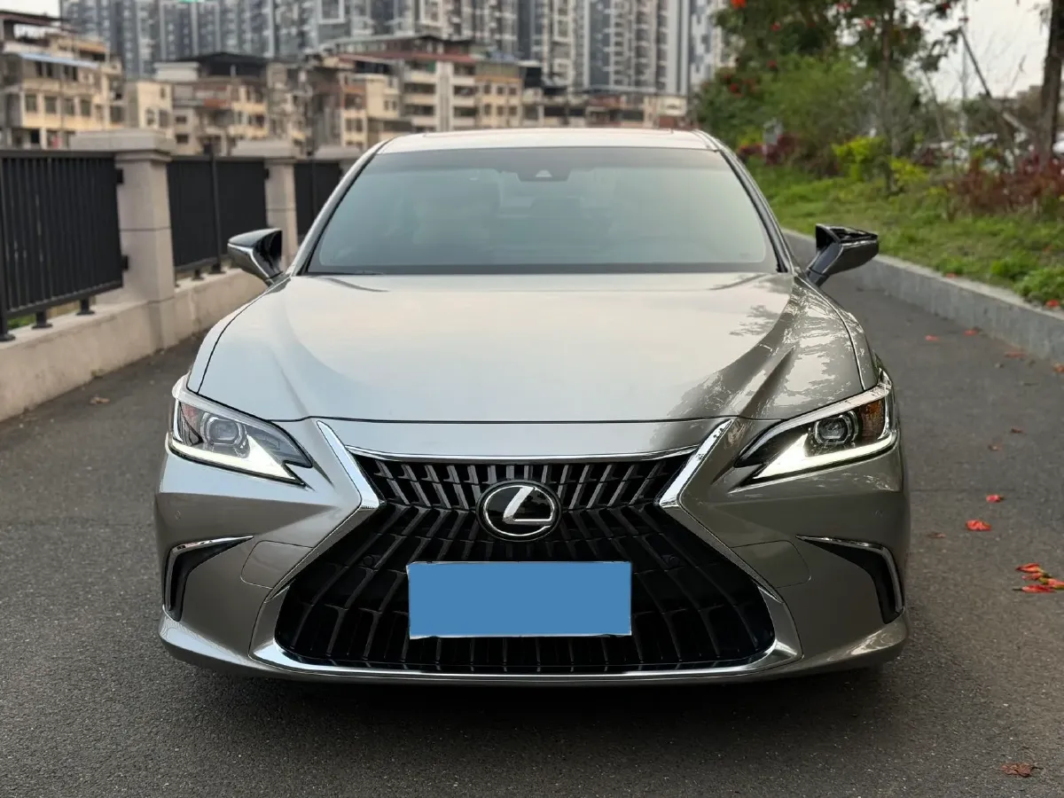 2022 Lexus ES 2.5L 178HP L4 E-CVT Hybrid,autocango,china used car exporter,china ev exporter,chinese used car exporter,chinese used ev exporter