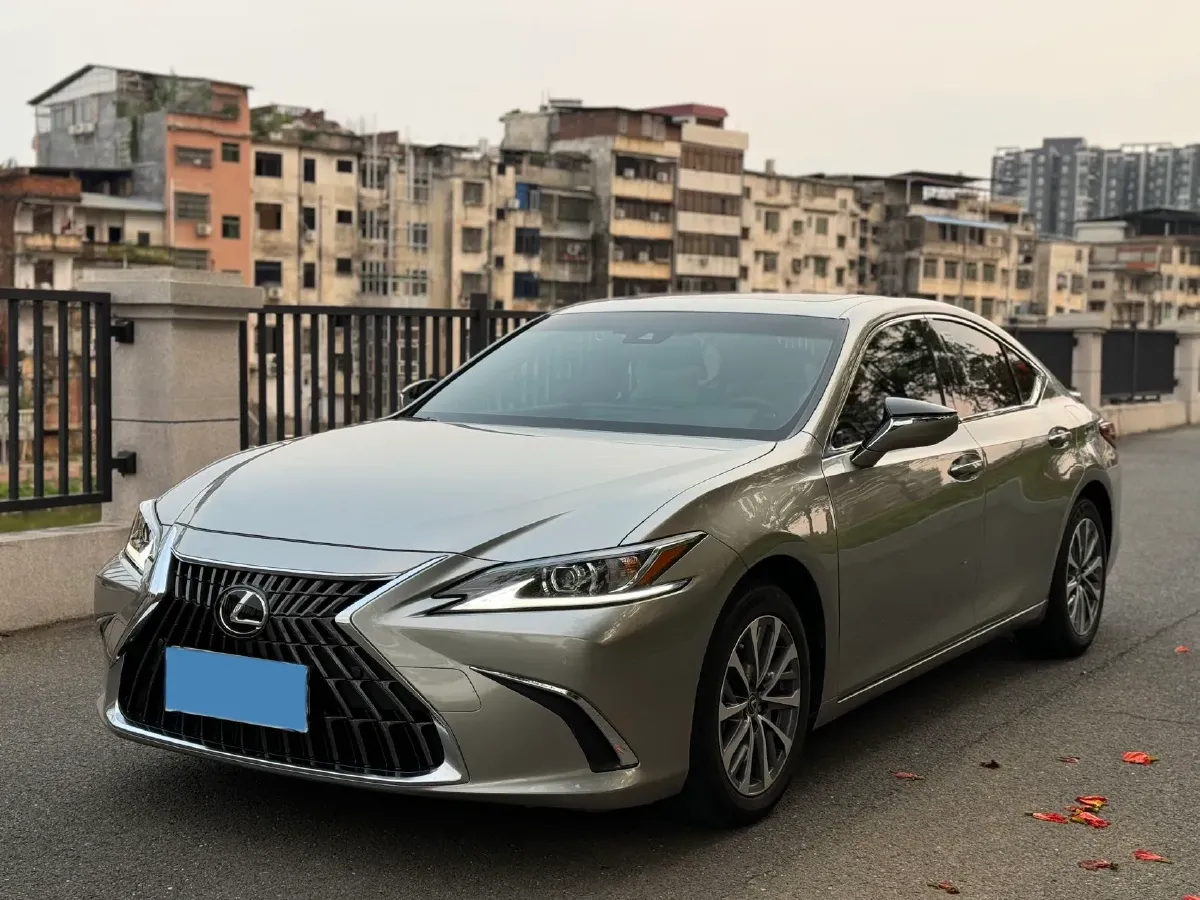 2022 Lexus ES 2.5L 178HP L4 E-CVT Hybrid,autocango,china used car exporter,china ev exporter,chinese used car exporter,chinese used ev exporter