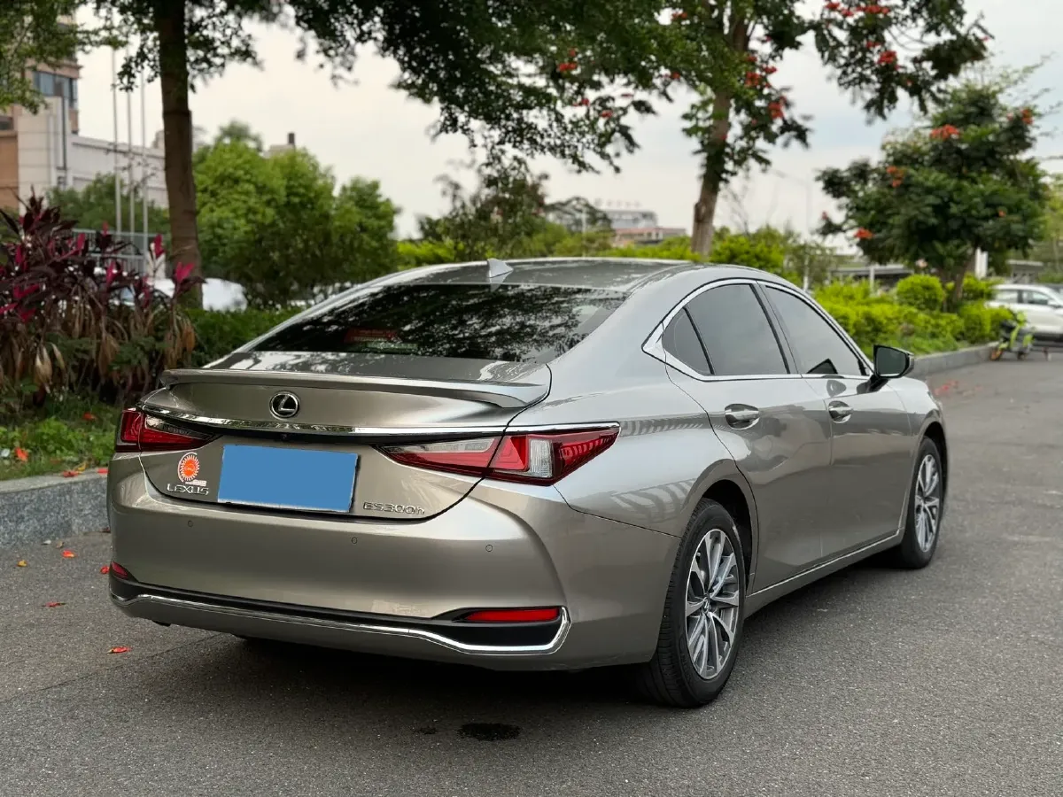 2022 Lexus ES 2.5L 178HP L4 E-CVT Hybrid,autocango,china used car exporter,china ev exporter,chinese used car exporter,chinese used ev exporter