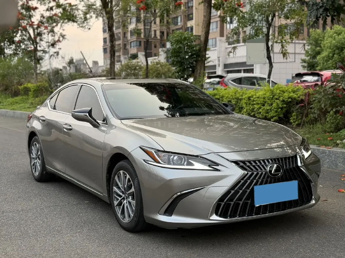 2022 Lexus ES 2.5L 178HP L4 E-CVT Hybrid,autocango,china used car exporter,china ev exporter,chinese used car exporter,chinese used ev exporter